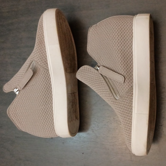 Steve Madden Caliber Suede Wedge Shoe - Picture 3 of 6